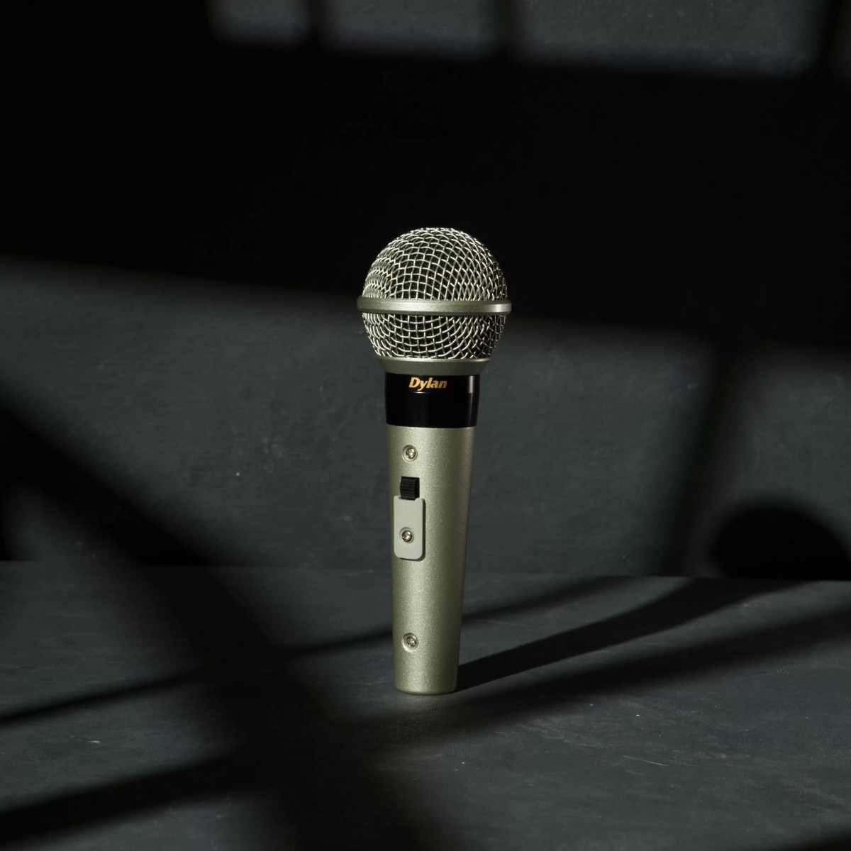 Microfone Dylan DLS-8-P4 CH Dinamico Com Chave