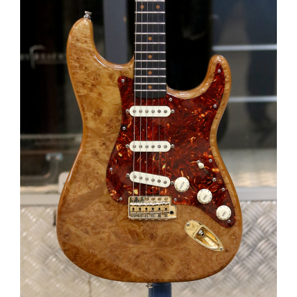 Guitarra Fender Stratocaster Artisan Roasted Alder